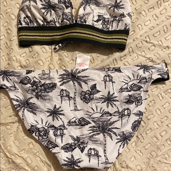 Black and White Tropical Print Bikini - Picture 2 of 6